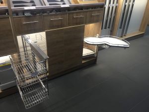 Карго, выдвижные и поворотные корзины, кухонные галереи